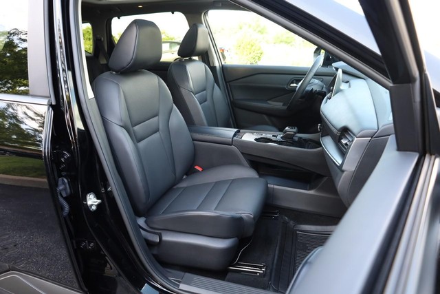 Nissan Rogue Vehicle Image 26