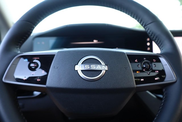 Nissan Murano Vehicle Image 11