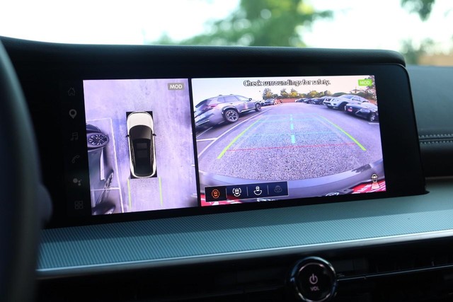 Nissan Murano Vehicle Image 15