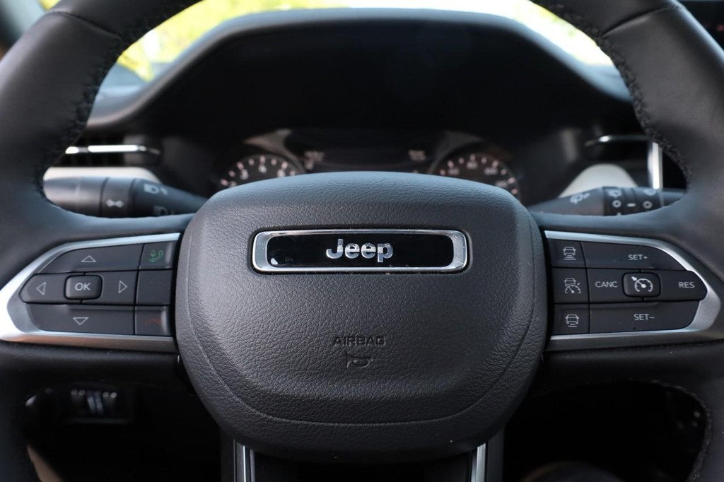 Jeep Compass Vehicle Image 09