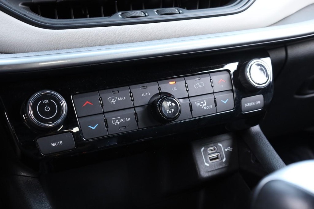 Jeep Compass Vehicle Image 13