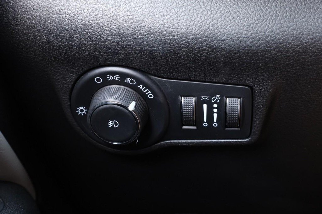 Jeep Compass Vehicle Image 17