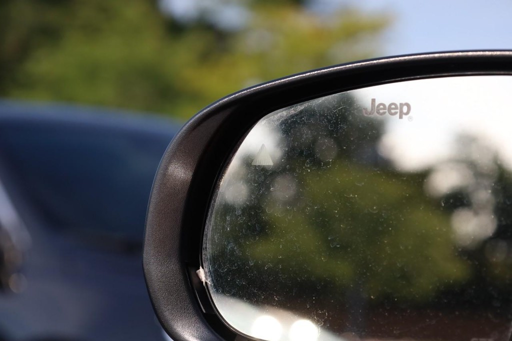 Jeep Compass Vehicle Image 18