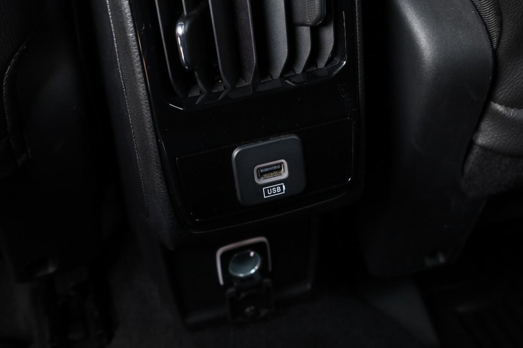 Jeep Compass Vehicle Image 20