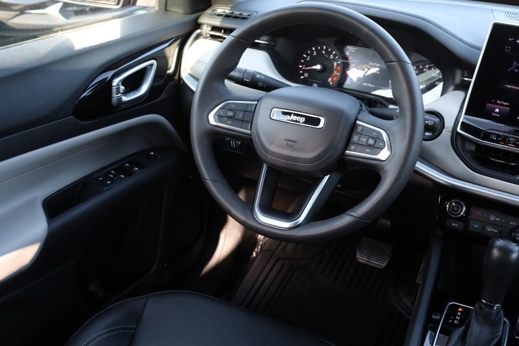 Jeep Compass Vehicle Image 22