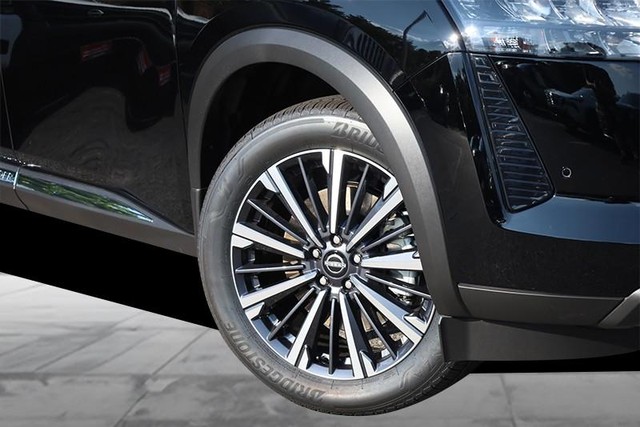 Nissan Pathfinder Vehicle Image 03