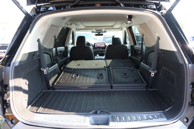 Nissan Pathfinder Vehicle Image 09