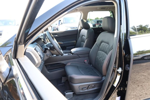 Nissan Pathfinder Vehicle Image 10