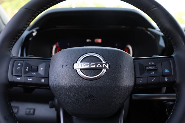 Nissan Pathfinder Vehicle Image 13