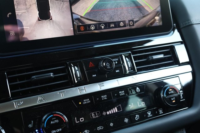 Nissan Pathfinder Vehicle Image 17