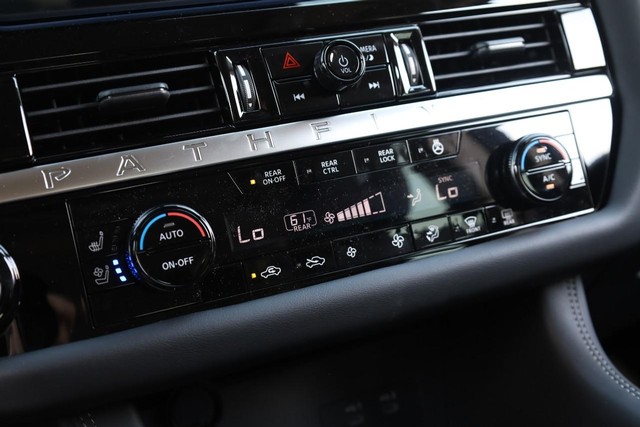 Nissan Pathfinder Vehicle Image 18