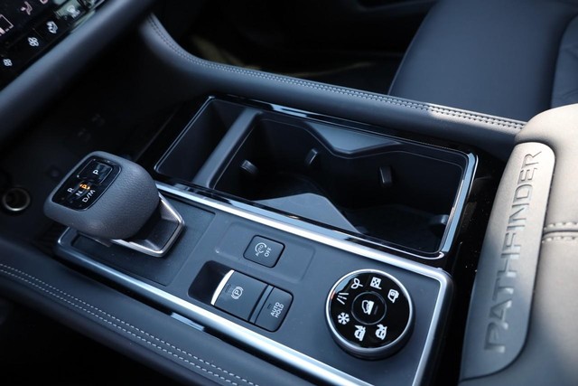 Nissan Pathfinder Vehicle Image 20