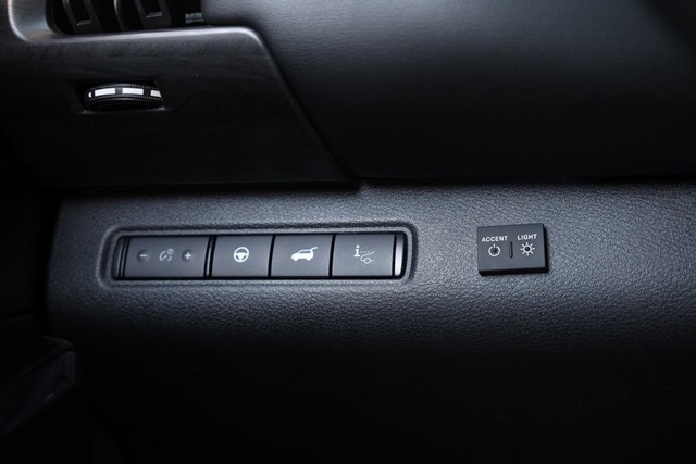 Nissan Pathfinder Vehicle Image 24