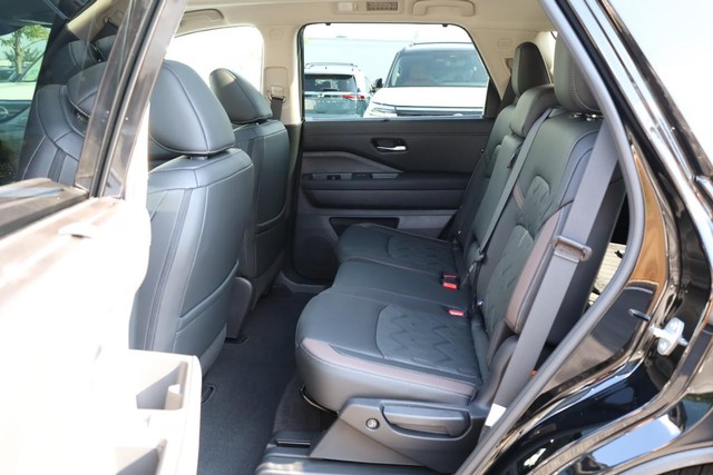 Nissan Pathfinder Vehicle Image 26