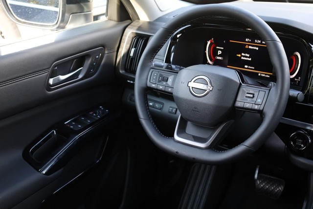 Nissan Pathfinder Vehicle Image 30