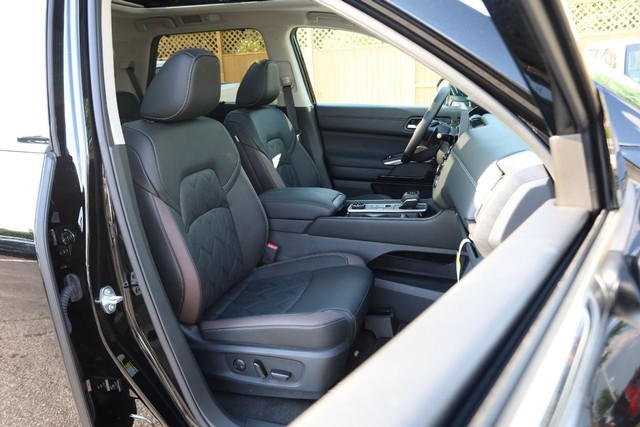 Nissan Pathfinder Vehicle Image 32