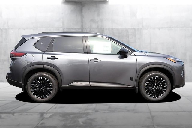 Nissan Rogue Vehicle Full-screen Gallery Image 5