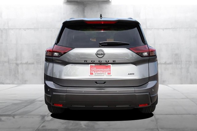 Nissan Rogue Vehicle Full-screen Gallery Image 6