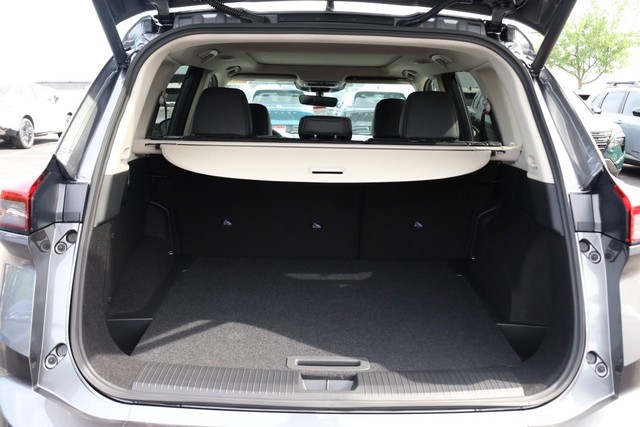 Nissan Rogue Vehicle Full-screen Gallery Image 7