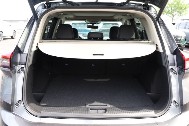 Nissan Rogue Vehicle Full-screen Gallery Image 8