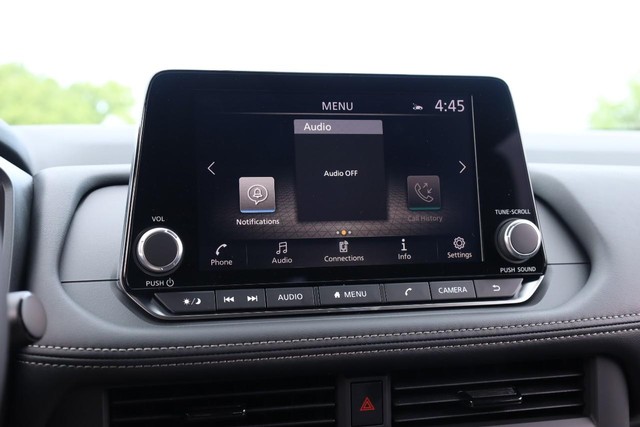 Nissan Rogue Vehicle Full-screen Gallery Image 14