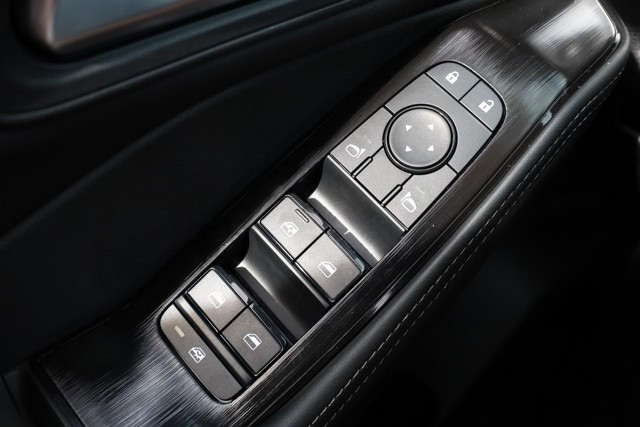 Nissan Rogue Vehicle Full-screen Gallery Image 20