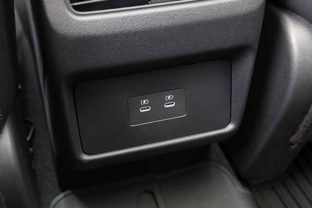 Nissan Rogue Vehicle Full-screen Gallery Image 24