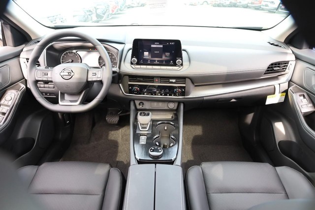 Nissan Rogue Vehicle Full-screen Gallery Image 25