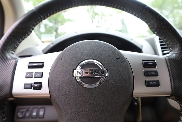 Nissan Frontier Vehicle Image 09