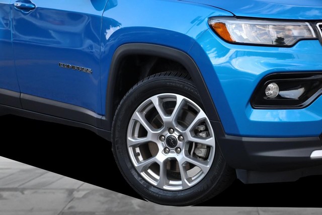 Jeep Compass Vehicle Full-screen Gallery Image 3