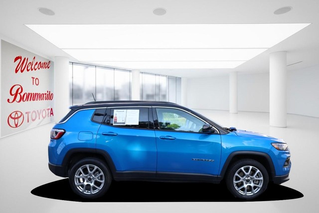 Jeep Compass Vehicle Full-screen Gallery Image 5