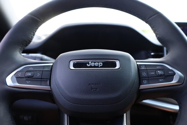 Jeep Compass Vehicle Full-screen Gallery Image 9