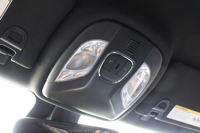 Jeep Compass Vehicle Full-screen Gallery Image 16