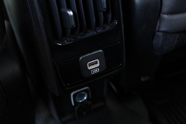 Jeep Compass Vehicle Full-screen Gallery Image 21
