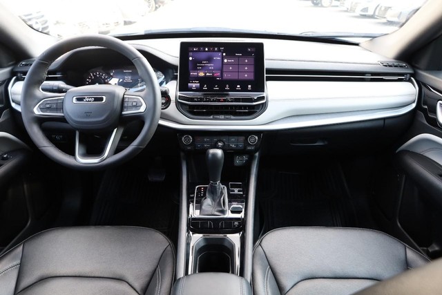 Jeep Compass Vehicle Full-screen Gallery Image 22