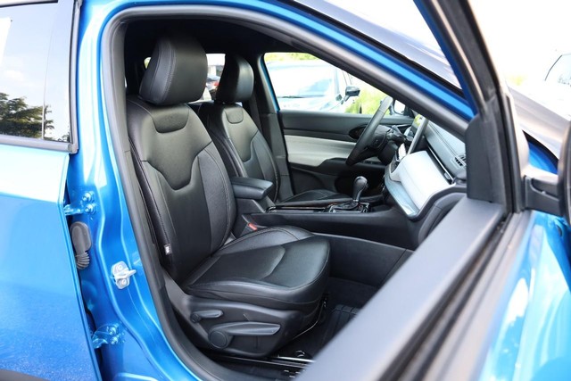 Jeep Compass Vehicle Full-screen Gallery Image 24