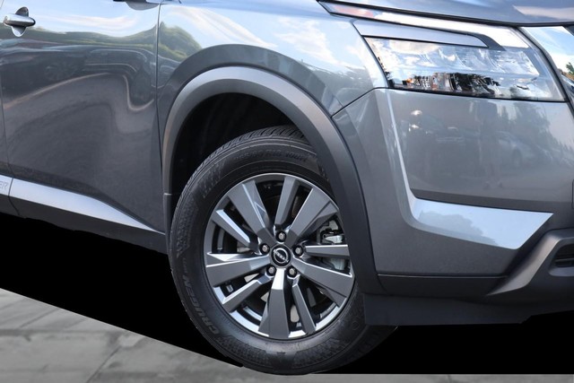 Nissan Pathfinder Vehicle Image 03