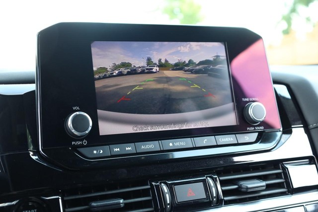 Nissan Pathfinder Vehicle Image 16