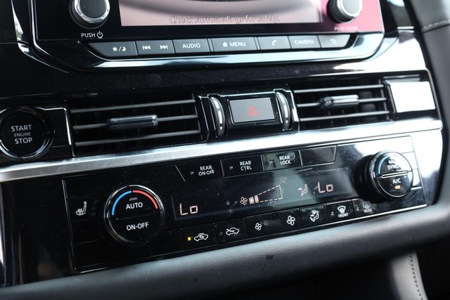 Nissan Pathfinder Vehicle Image 17