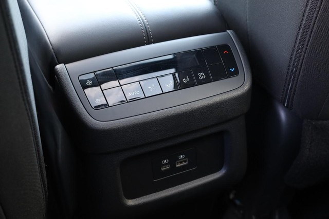 Nissan Pathfinder Vehicle Image 25