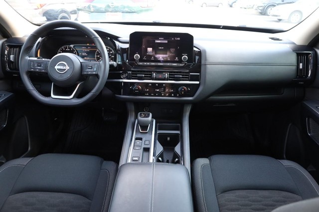 Nissan Pathfinder Vehicle Image 26
