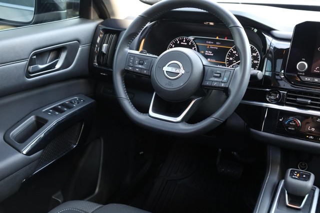 Nissan Pathfinder Vehicle Image 27