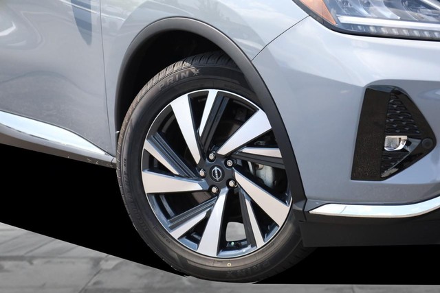 Nissan Murano Vehicle Full-screen Gallery Image 3