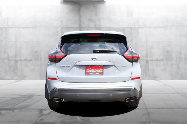 Nissan Murano Vehicle Full-screen Gallery Image 6