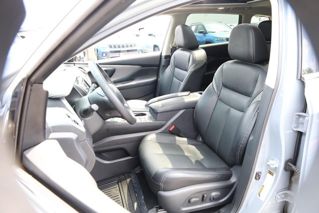 Nissan Murano Vehicle Full-screen Gallery Image 8