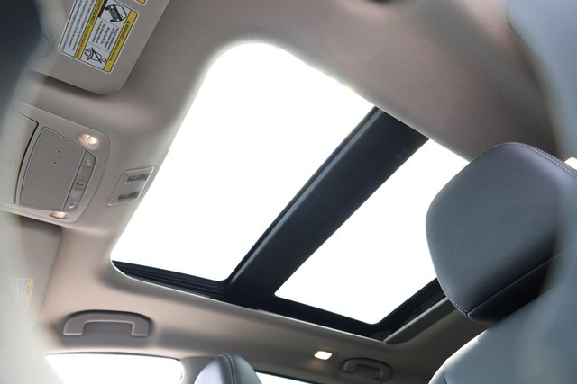 Nissan Murano Vehicle Full-screen Gallery Image 9