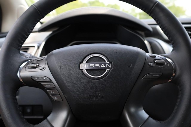 Nissan Murano Vehicle Full-screen Gallery Image 11