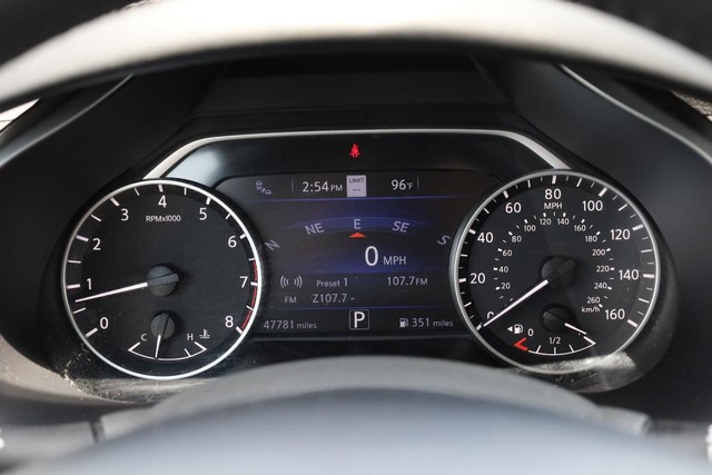 Nissan Murano Vehicle Full-screen Gallery Image 12