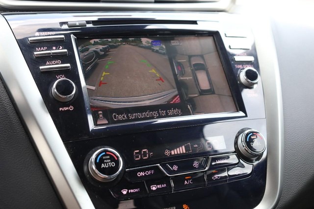 Nissan Murano Vehicle Full-screen Gallery Image 15