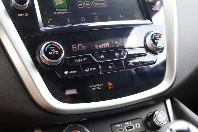 Nissan Murano Vehicle Full-screen Gallery Image 16